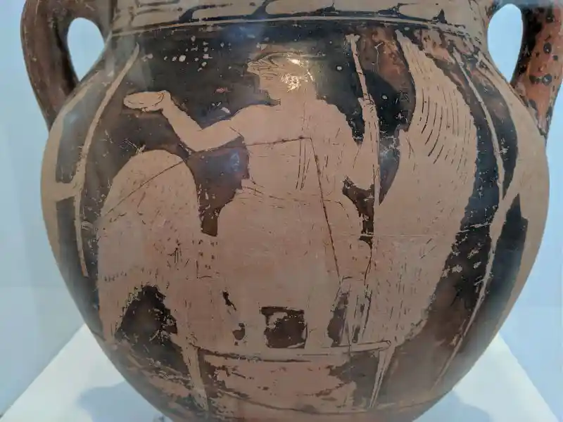 Attic red-figured amphora